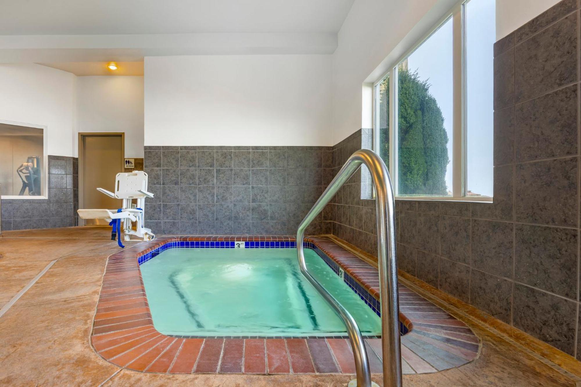 Holiday Inn Express Hotel & Suites Astoria By Ihg Eksteriør bilde