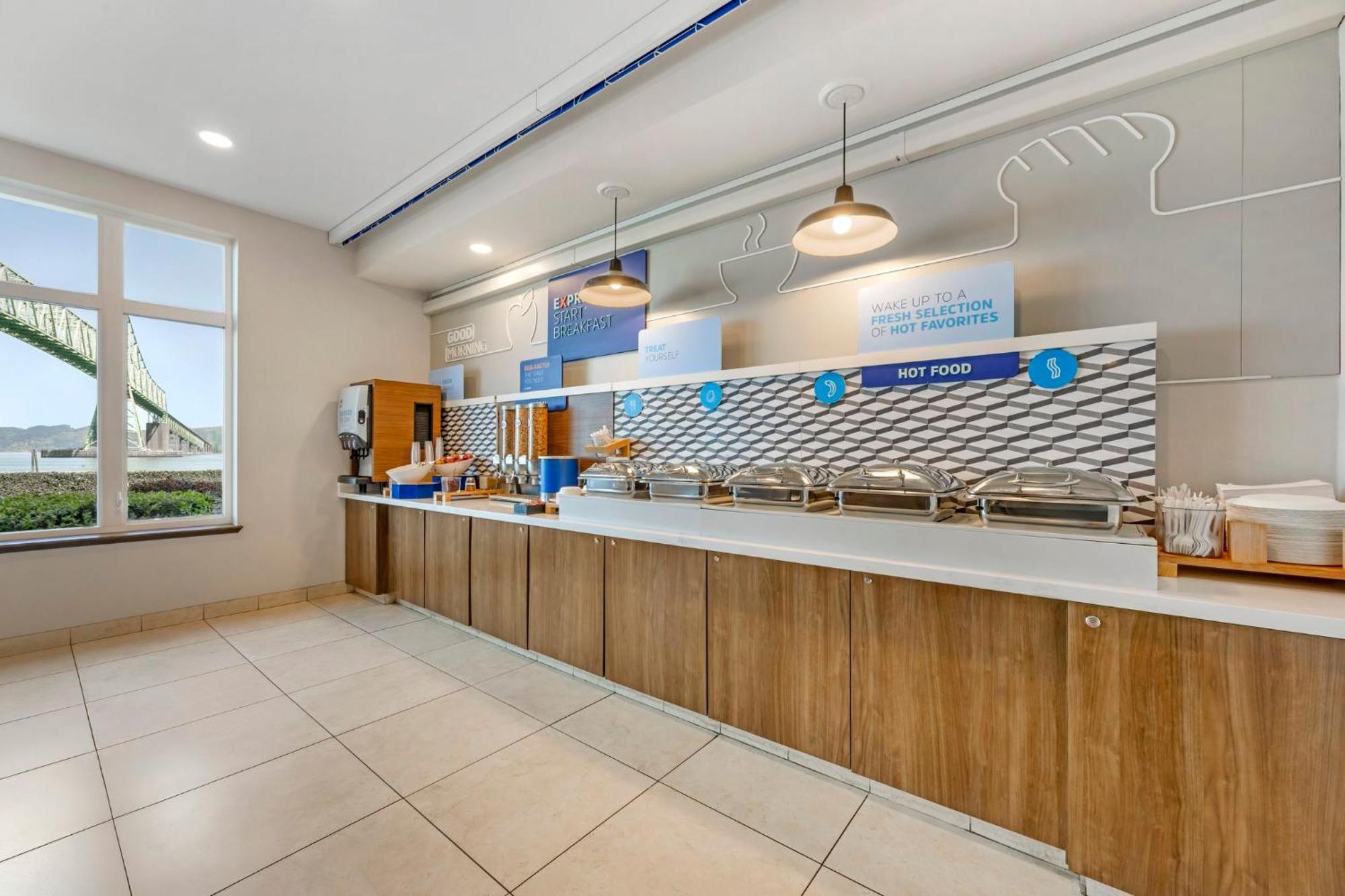 Holiday Inn Express Hotel & Suites Astoria By Ihg Eksteriør bilde