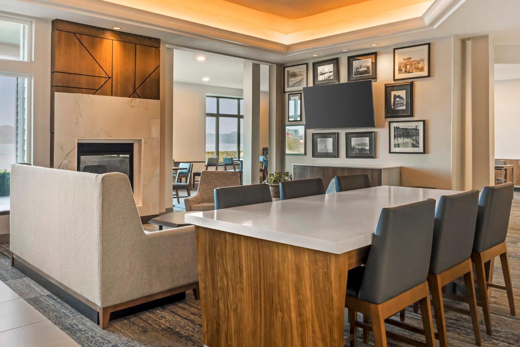 Holiday Inn Express Hotel & Suites Astoria By Ihg Eksteriør bilde